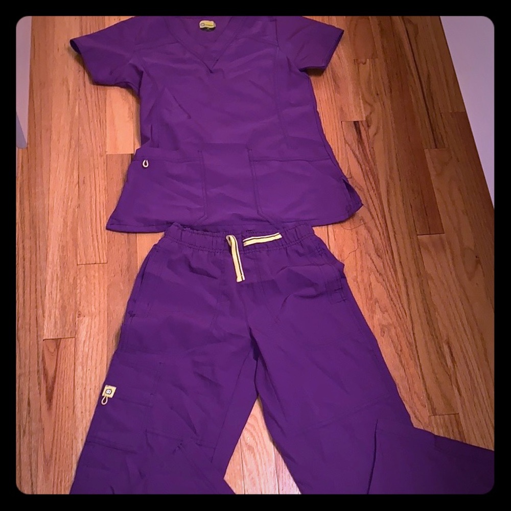 WONDERWINK Purple Scrub Top + Pant Set